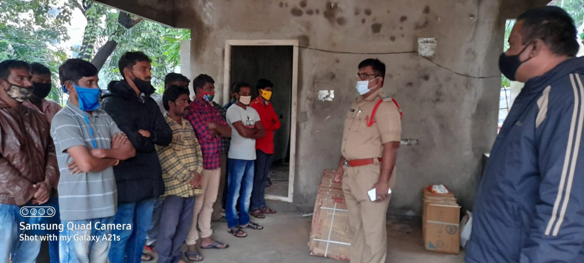 sp_nlr's tweet photo. నెల్లూరు జిల్లా వ్యాప్తంగా రౌడీ షీటర్, BC లకు కౌన్సెలింగ్ ఇస్తున్న దృశ్యాలు..#nellorepolice #appolice @appolice100 #rowdy #badcharacters https://t.co/Jf0oCU8Ckj