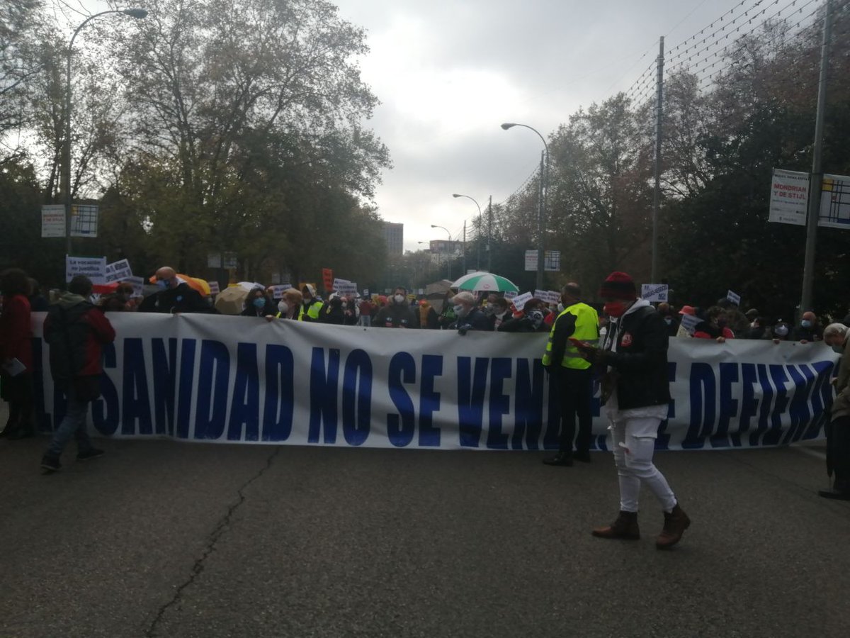 Hoy los compañeros y compañeras militantes de nuestro Círculo han apoyado las más que necesarias reivindicaciones de la #MareaBlanca.

No dejaremos de denunciarlo y de protestar: la Sanidad pública no se toca.