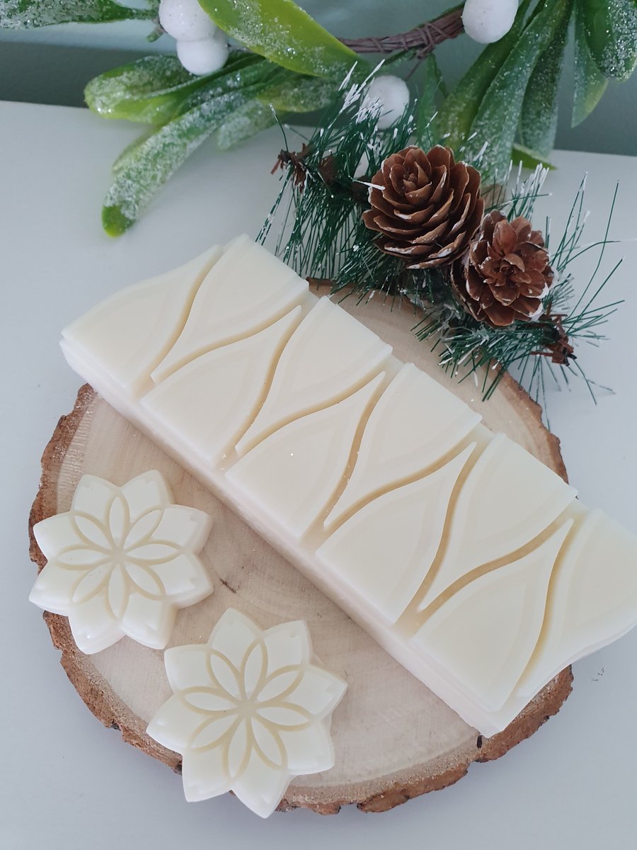 It has been hectic since we launched! I can't believe the support over on insta &amp; the fb page 🥰 Had such lovely feedback on the snap bar design,  what do you think?? 
#waxmelts #waxvendoruk #soywax #waxaddict #homefragrance #waxreviews #shophandmade