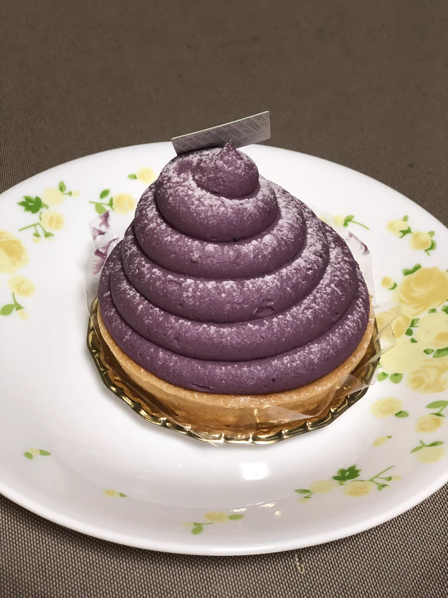 なんでこの形に？サツマイモタルトの形が完全にアレwww