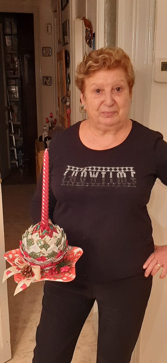 Alcolea_de_baix's tweet photo. La nostra veïna Joana Maynar, tota una experta en patchwork, ens ha regalat un fantastic centre de taula nadalenc.
El voleu?
 Feu-nos un retuit abans de divendres i podeu enportar-vos-el a casa vostra.
Teniu de temps fins divendres 4 a les 22:00.
Ah! estem preparant-ne una ... https://t.co/uUtDsXLbrq