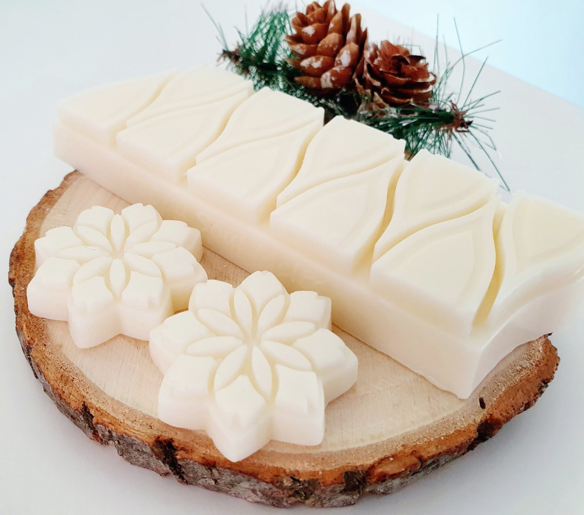 🌸Beautiful soy wax snap bars or flower melts inspired by pretty flower mandalas.100% soy wax, high quality fragrance oils from certified UK suppliers,no dyes or glitter, plastic free,recyclable biodegradable &amp; compostable packaging. 
#soywaxmelts #plasticfree