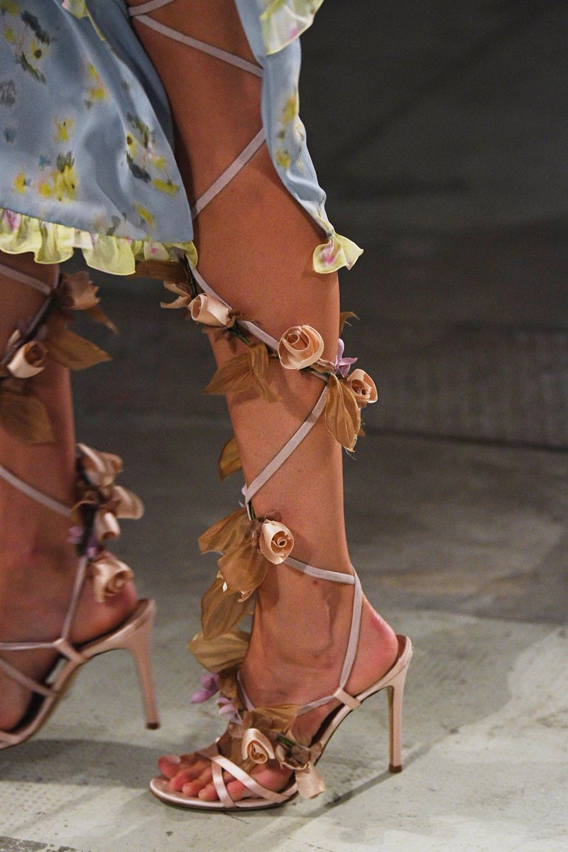 femmeduart's tweet photo. Blumarine SS21 https://t.co/rEdLJ3lbRM