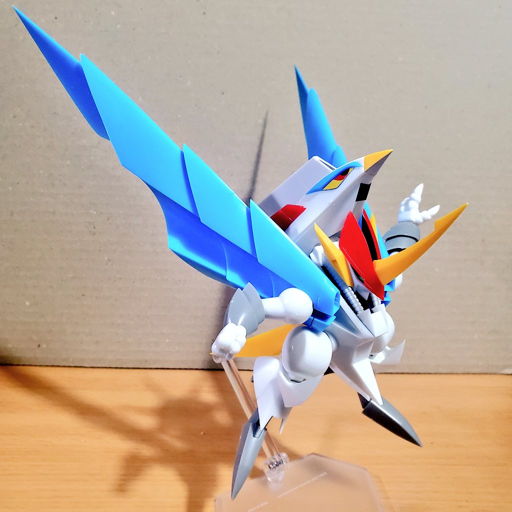 Twitter पर こっしー 組んだ 立体物の少ない空王丸がプラモになるとは感慨深いですね 劇中登場期間短かったけど もうコレ主人公でしょ というカッコ良さ クラマ人間態シール付き あとフルカラー組立説明書の紙質が良い シールや蓋パーツで塞ぐハード