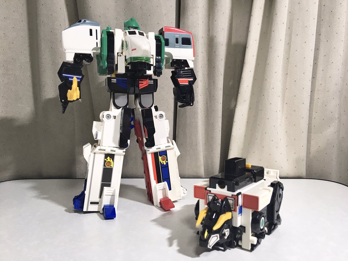 ボンバーズ、ついに4体揃ったな！ 猛獣四体合体バトルボンバーの勇姿