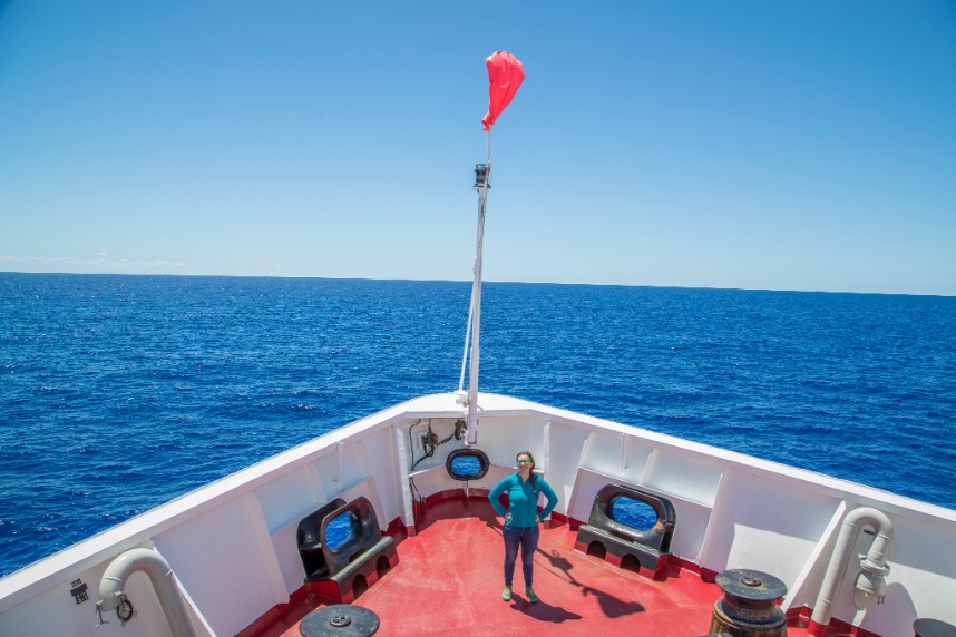 TheJR's tweet image. FIRST ALL FEMALE SCIENCE PARTY!🤣
#GroupPhoto #WomenInStem #JRSO #NSFfunded @NSF

But on a serious note, our EPM @emmoxiely has worked incredibly hard for the #Exp390 #Exp393 science parties on #Exp390C. We can&apos;t wait till the world is safe enough to start sailing everyone again.