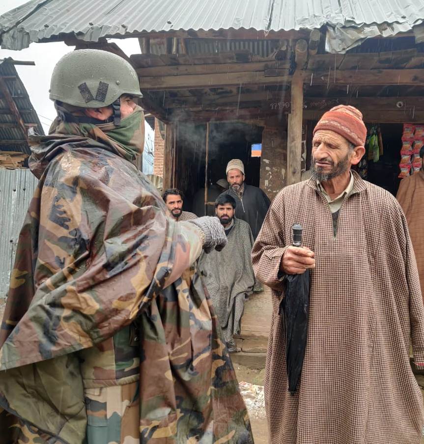 Defence_Nation's tweet photo. Indian Army Organized a Medical Awarness Drive-in #Kupwara, #Kashmir to Spread awareness of various Winter Borne diseases.
.
.
#IndianArmy #MedicalDrive #WeCan #WeCare #Sanitation #Hygiene #sundayvibes #NationFirst #IndianDefence https://t.co/TnxJwQRtUu