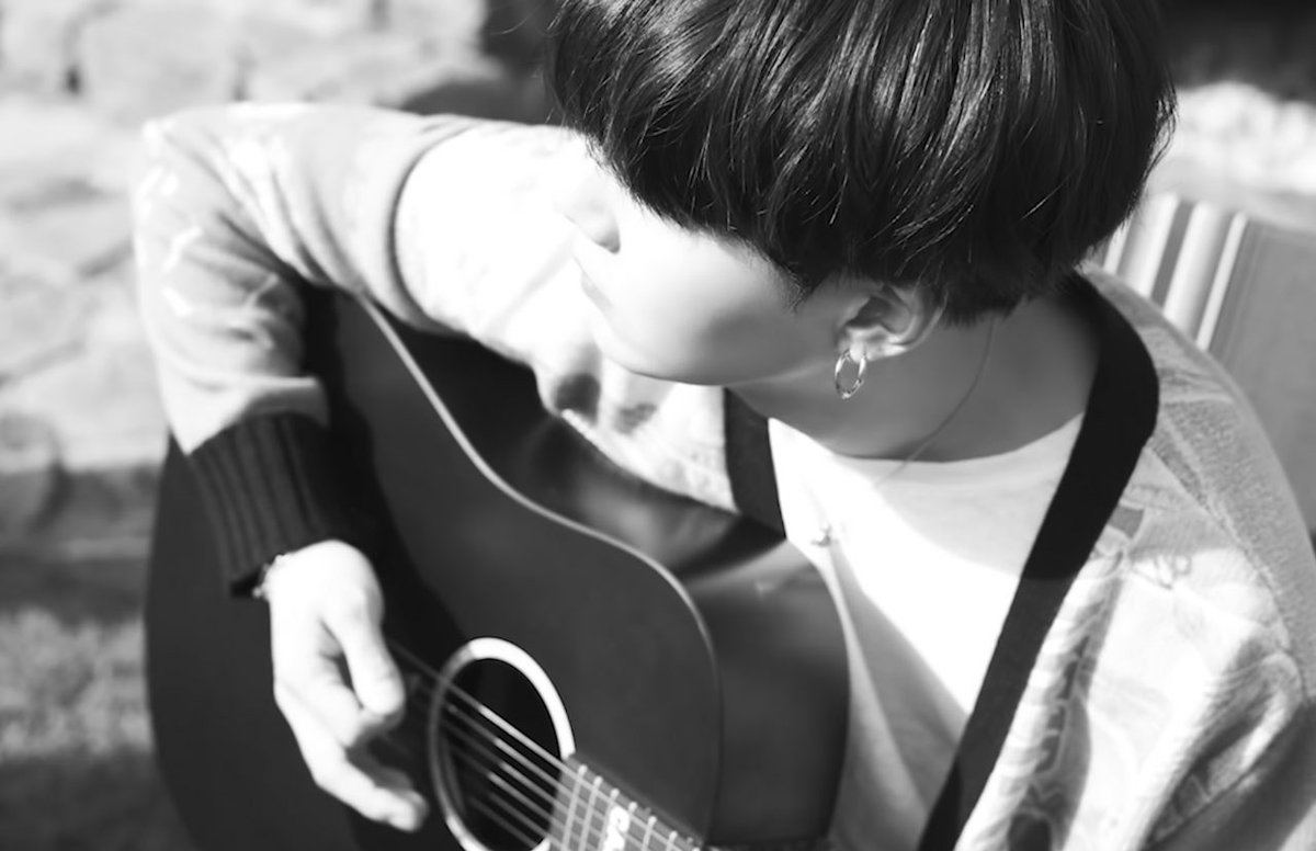 yoongisarchive's tweet photo. perfection https://t.co/YjuBFP68nK