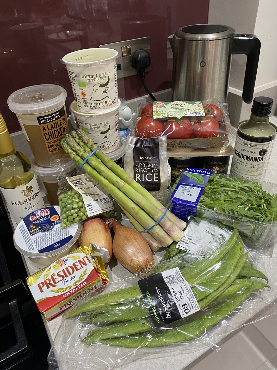 jonathanchanUK's tweet photo. Ready to kick off the @FTITech #GivingTuesday programme with a Sunday afternoon cookalong. 🍚

Also couldn’t help to pick up some wonderful @BucksStarBeer to enjoy during the cooking.🍺 https://t.co/bFppF4R5bD