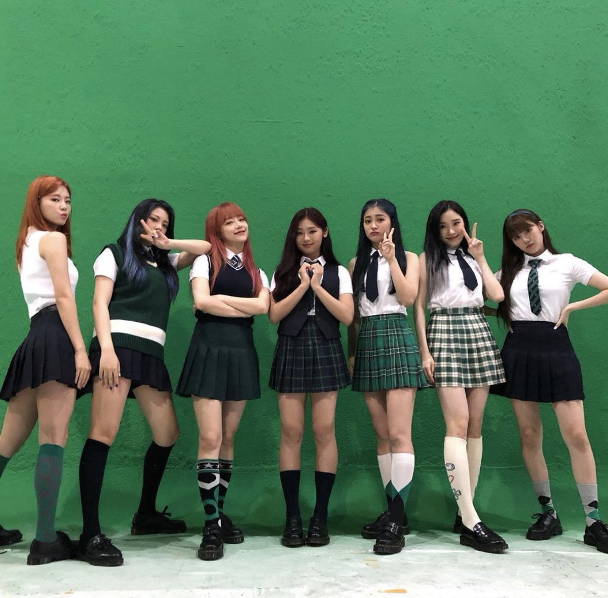 cignaturezone's tweet photo. group pictures we got today???? 😭😭😭😭😭😭😭 https://t.co/szEUUILkv0