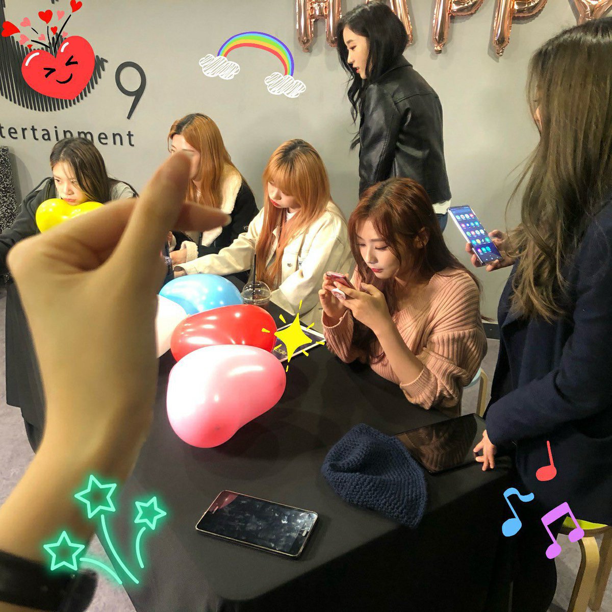 cignaturezone's tweet photo. group pictures we got today???? 😭😭😭😭😭😭😭 https://t.co/szEUUILkv0