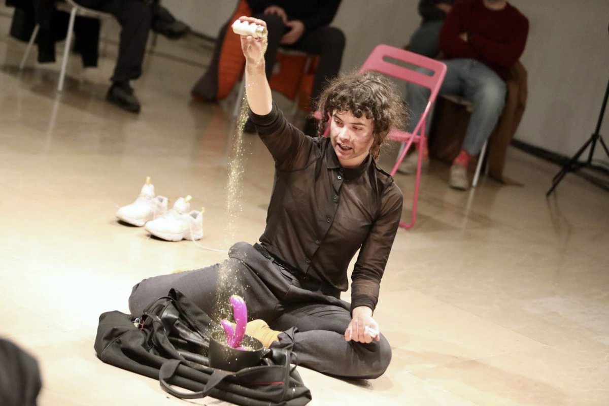centredelcarme's tweet photo. 🤸‍♀️ Al #CCCC apostem per la dansa contemporània d'artistes del territori valencià amb el cicle #Migrats2020 

@e_inestable #ccccLove #CulturaSegura https://t.co/9xl6dXtm88