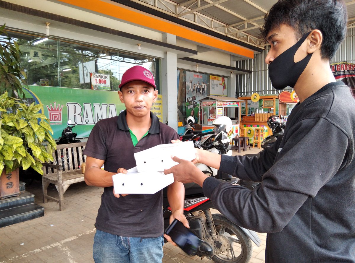 simaharaja's tweet photo. Gerakan berbagi nasi box sehat
"SIMAHARAJA CARE"
____
Terimakasih atas partisipasinya dan yang telah menyalurkan donasi kepada kami, semoga bermanfaat!
____
@ILoveJepara @Jepara_Twitt @jeparakabgoid @ganjarpranowo @ganjarpranowo https://t.co/SkxT6JOpyr
