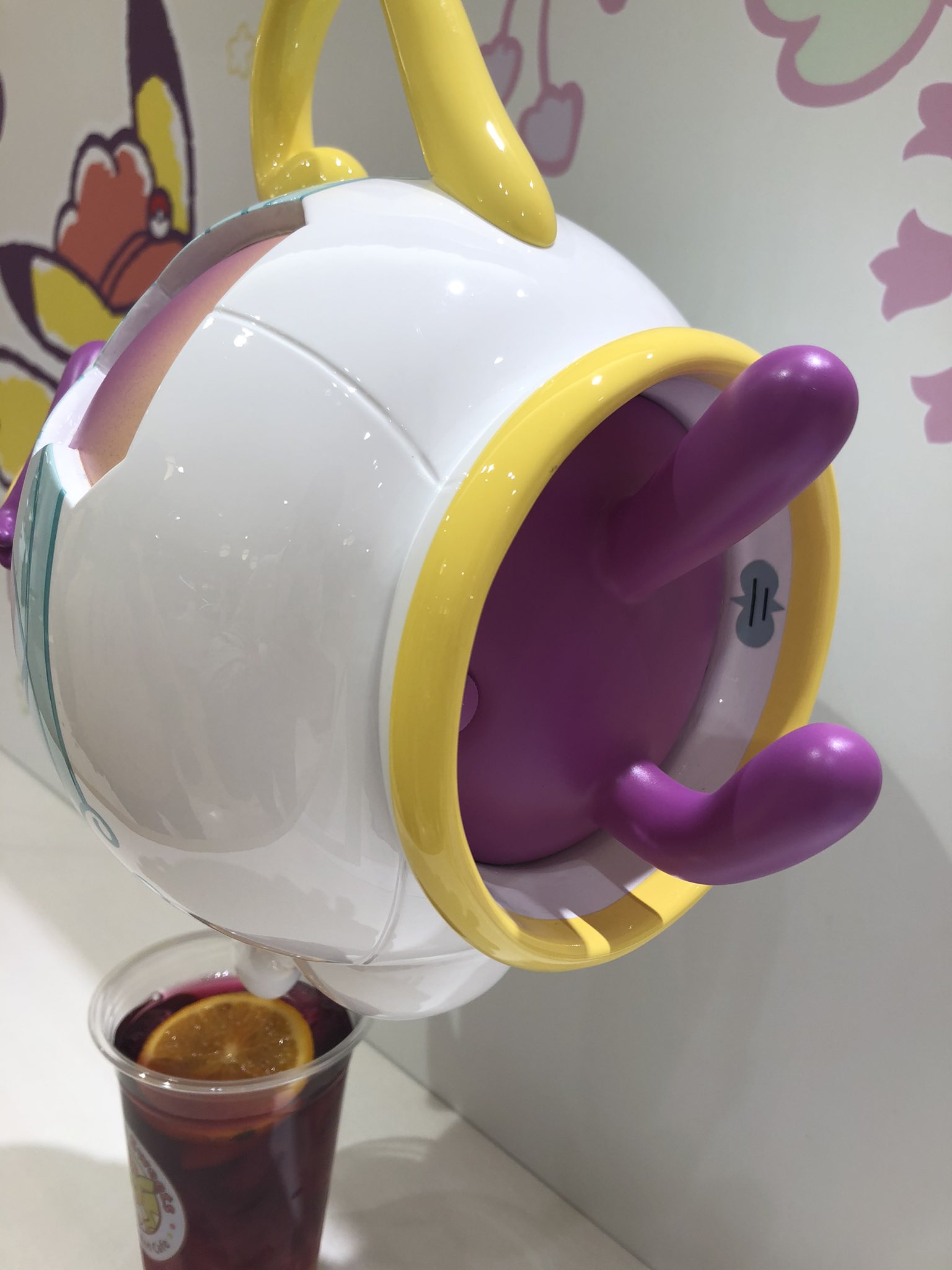 京 8 6 ピカチュウスイーツ行ったらポットデス が真作でびっくりした 細かい 可愛い 注いで貰わないと気づけないねこれ ポケモンカフェのポットのポットデスも真作らしいし お店のポットデスは真作しか雇ってもらえないのか 京 8 6 ピカチュウスイーツ行ったらポットデス が真作でびっくりした 細かい 可愛い 注いで貰わないと気づけないねこれ ポケモンカフェのポットのポットデスも真作らしいし お店のポットデスは真作しか雇ってもらえないのか