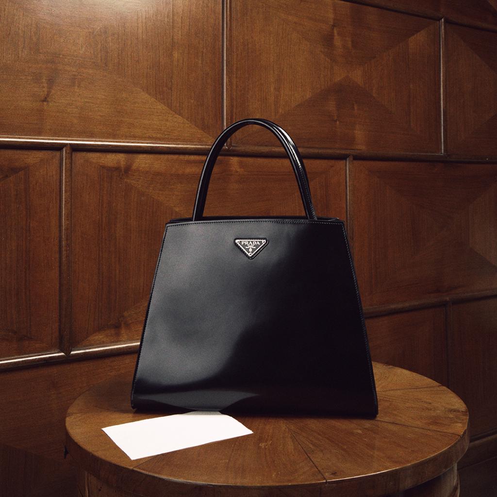 Prada Japan على تويتر あなたは今年 大切な人へ何を贈りますか 特別なギフトセレクションを プラダ 公式オンラインストアでご覧いただけます レディス ギフト T Co Jjctzw9kjs メンズ ギフト T Co Vuwcbfphph Pradaholiday Pradagifts Prada