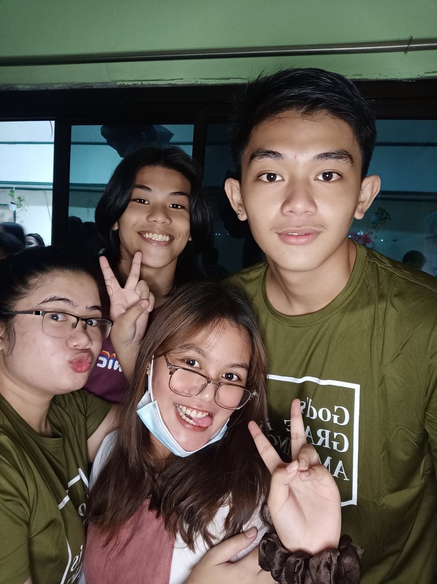ebeeenzer's tweet photo. Sunday's best talaga kapag kasama sila🖤 https://t.co/2YE0qy6CLs