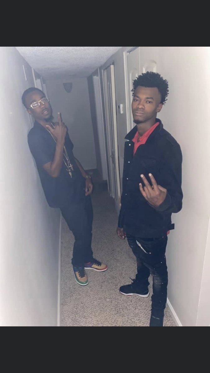 Jugg_Season__'s tweet photo. La Familia 🅱️5L #LLTHAFAMILY #R$D #NLMB5L #FreeChavo 🤫 @TurkDaPlug @Nlmbdre2 https://t.co/Vbd6fmyh6g