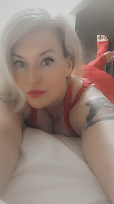 Red or dead ❤️ https://t.co/FPh2pwkVyC<a href="/tag/sexy"class="tags"><span>#sexy</span></a><a href="/tag/stockings"class="tags"><span>#stockings</span></a><a href="/tag/heels"class="tags"><span>#heels</span></a>