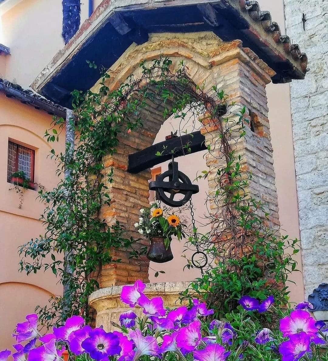 LPresepe's tweet photo. Il chiostro del santuario di Fonte Colombo. #ValleSanta #Rieti https://t.co/ZKDhdRIf0s