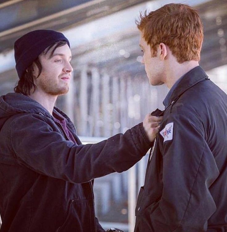 24_mokhtaria's tweet photo. @SHO_Shameless " You're in my skin man , the fuck I can do .. huh ? What can I do ? " mickey gallavich https://t.co/g9uWFIwI4J