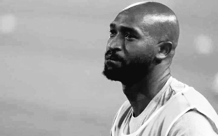 عارفين إنك المعادلة الصعبة بالنسبالهم يا محمود، حقك على راسنا وهتفضل في قلوبنا أعظم لاعب لبس التيشيرت ده يا #شيكابالا #شيكا_فوق_الراس #شيكا_بديني_واخلاقي_يمثلني_لاللعنصرية   Shikabala
#Stop_racism_against_Shikabala