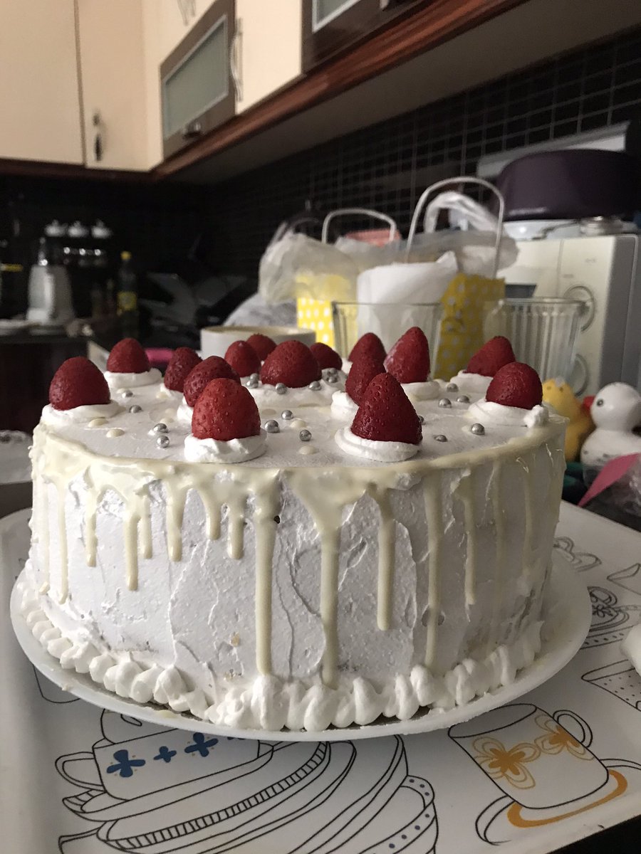 Ev arkadaşımın yaptığı pastaya bakın🥺