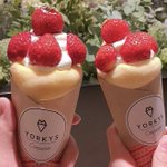 大阪市梅田駅近くにある「ヨーキーズ クレープリー」のいちごのクレープが最高!