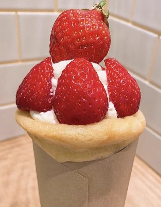 大阪市梅田駅近くにある「ヨーキーズ クレープリー」のいちごのクレープが最高！