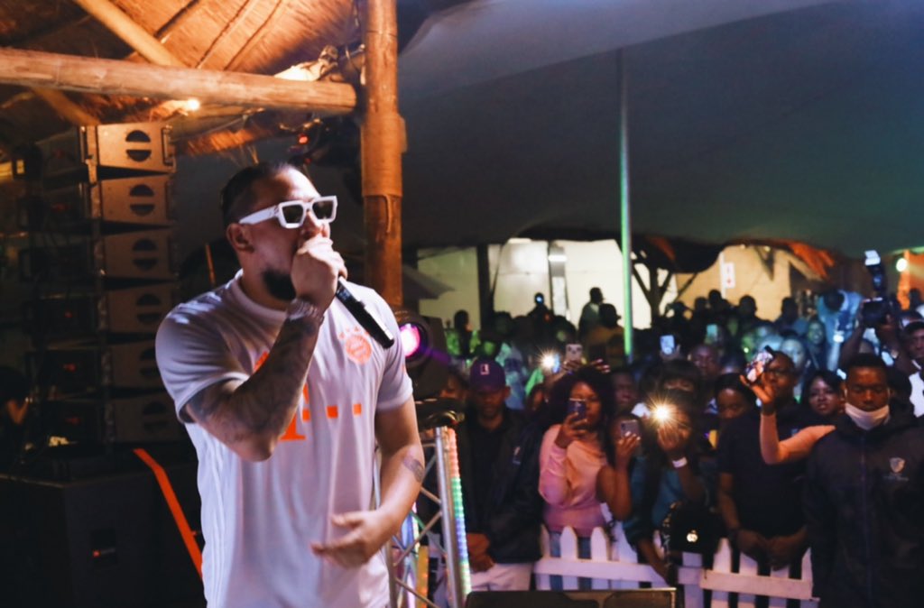 akaworldwide's tweet photo. Speaking of #BananaDeluxe 💛 ... it’s BANANA MANIA TONIGHT @sumonightclub https://t.co/jY3JVUCWjl