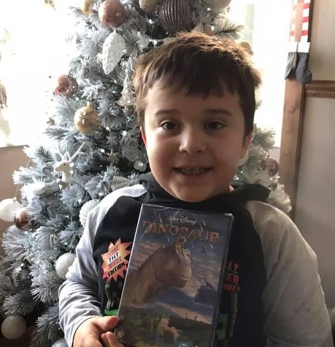 postpals's tweet photo. Sunday smiles from our Pals posing with post received over the last week! Exciting to be seeing some Christmas themed items beginning to be delivered 🎅😊
#Charity #PostPals #Postpal #Post #Craft #volunteering #bekind https://t.co/cHnPNu3Kr2