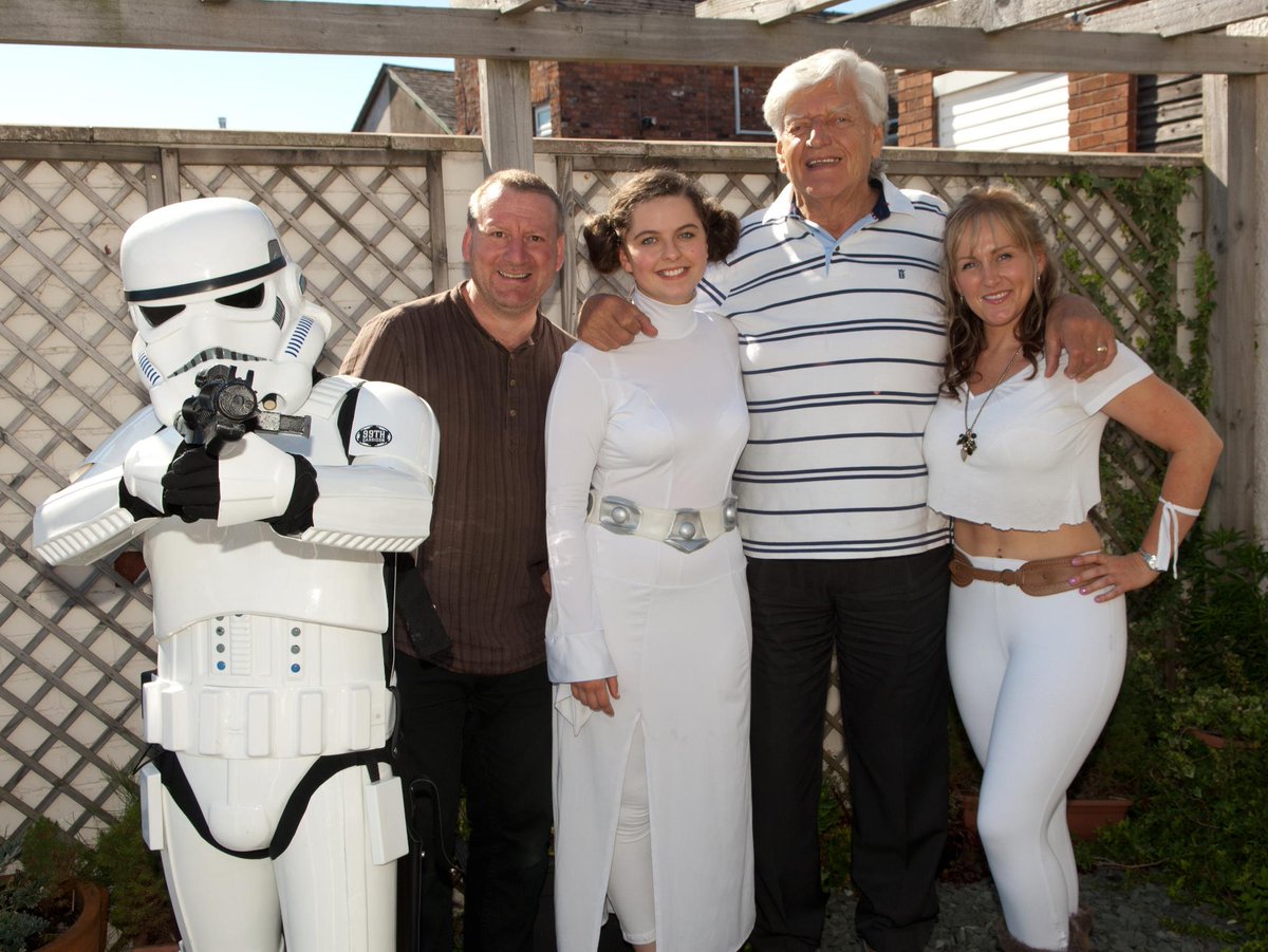 Lovely memories of Dave Prowse visiting Formby Books, 2012... RIP 🌈⭐️@BeyondBooksLtd @tonydoesbooks @bbcmerseyside @BBC_HaveYourSay #daveprowse #RIPDaveProwse #ripdave #StarWars #bookshop #southport #formby #booksigning #stormtrooper @daveprowse @SouthportReport