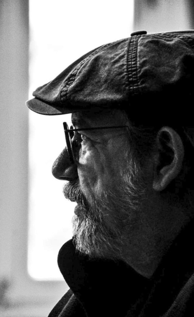 RADICAL_TLAHUAC's tweet photo. "Hay que quemar el cielo si es preciso, por vivir" 
        -Silvio Rodríguez

Feliz día a un gigante de las conciencias. https://t.co/VPmRdEoNOL