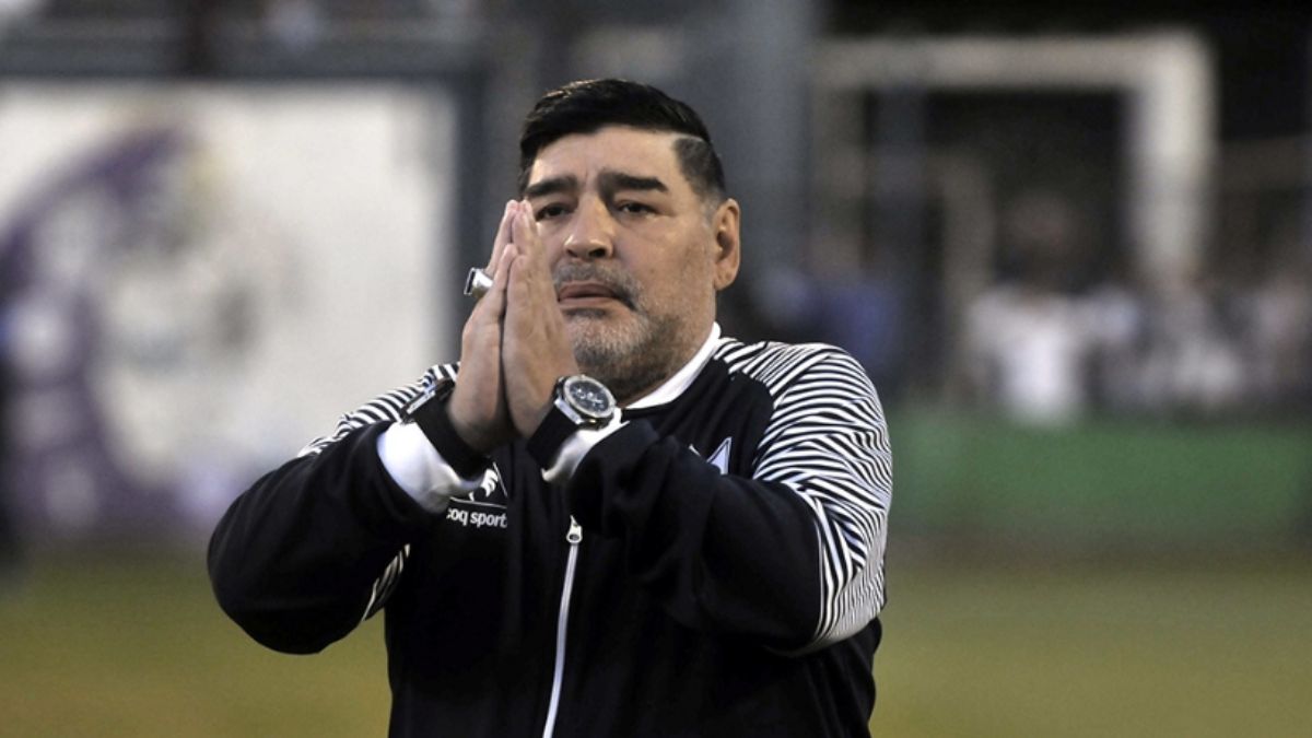 ecuavisa's tweet photo. #VIDEO Revelan las últimas imágenes con vida de Diego Armando Maradona➡️ https://t.co/ZVplu22E8U https://t.co/XXazJEJVVD