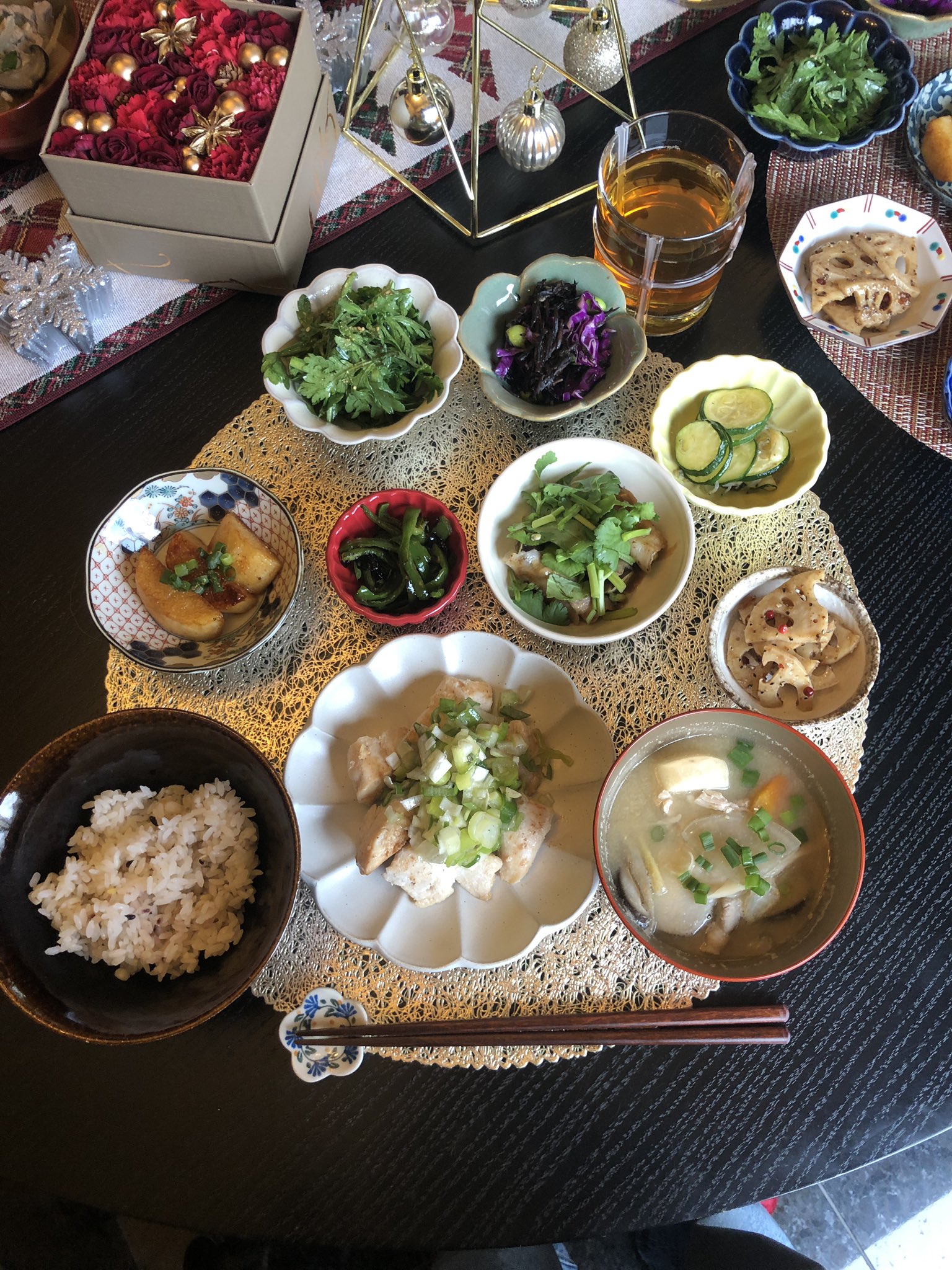 遠藤 舞 ボイストレーナー در توییتر ひぃちゃんがこんなすごい料理を1人で作ってくださったよ すごくない ほぼ野菜メインで味付け全部違って震え た モノは旦那様に媚びてた 藍ちゃんと赤ちゃん可愛かったし酒井さんはバキバキ 私は頭が長い