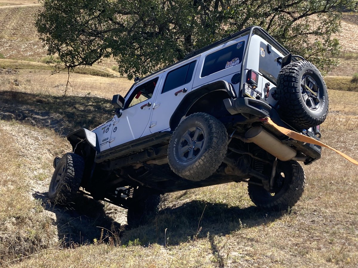 omar_escobedo's tweet photo. Gran aventura con los amigos de @boscoscamp4x4 y #JeepPedregal en el #Xtremeroad de @JeepMx , increíble experiencia a bordo de los 4x4 https://t.co/U4U1qyIA6X