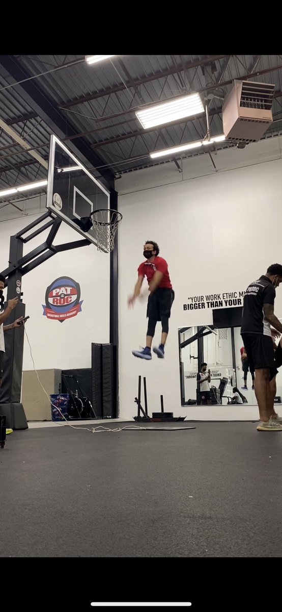 chefboyarcurry's tweet image. 5’6 32 year old dunker... vert test pt.1 youtu.be/UijT74NLQig    Tested my running and standing vert this weekend. Go to YouTube to see it all. #jumpprogram #vertchallenge #dunklife #boxjumps #gymflow #fitness #heartoverheight #inthelab #aip #sportstraining #ballismore