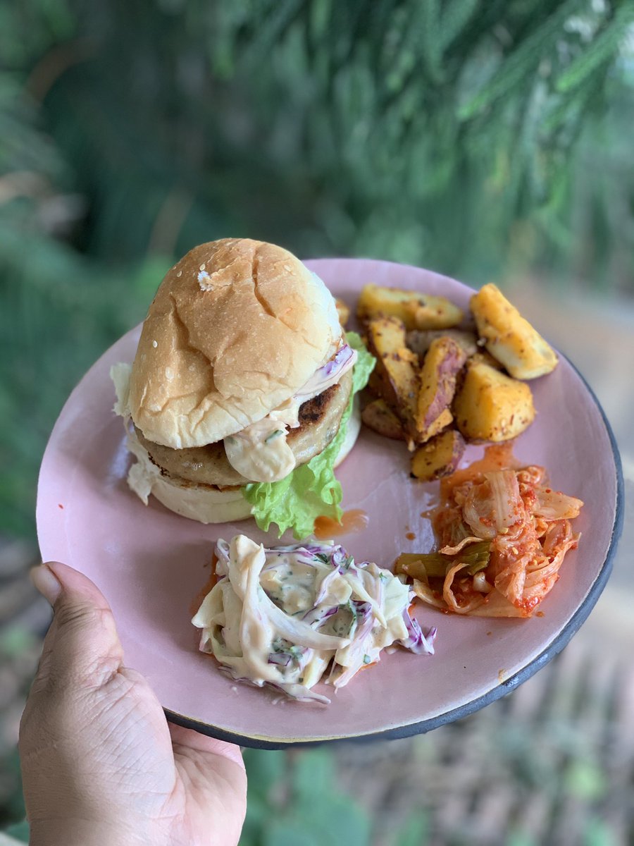 And lunch was epic too. Homemade burgers which were made better with Kimchi from  @madmanweb , details in the pictures (because I am too lazy to type again). Only wish I had better buns, read the picture to know why I don’t