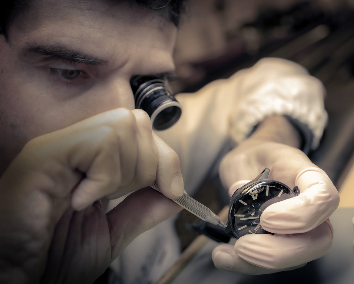 UBOATWATCHES's tweet photo. Each watch is a unique piece and its being unique is due to the constant attention to detail and the passion behind its creation. ❤️
#theMakingOf #Capsoilwatch #Tuscanwatchmaking #UBOATlab https://t.co/UiEaRwBGA9