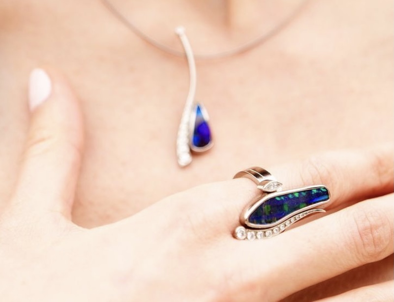 R E L A X this Sunday with opals!
Did you know we can create your dream piece of jewellery? Get in touch today, email: enquiries@davidfowkes.com 

#opaljewellery #bespokejewellery #uniquechristmasgifts #uniquedesign #jewellerydesign #jewelleryaddict #jewellerylover #opalgemstones