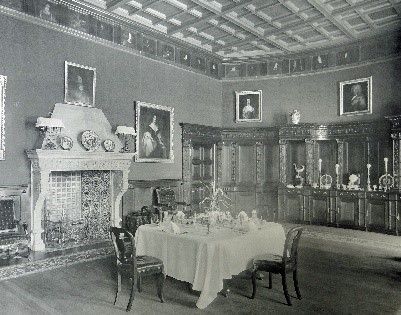 The 1900 house. Интерьеры поместья Эстли (позже Эстли-Корбетт). Колледже West Dean.