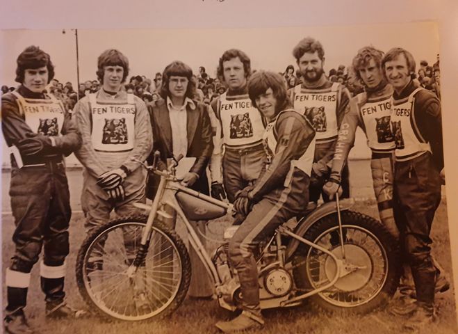 MildenhallFT's tweet photo. An oldie - but a Goldie. Bit of Sunday fun - can you name the year?

#MildenhallFenTigers #MildenhallSpeedway #Speedway #SpeedwayFans #FenTigers #FenTigerFans #Mildenhall #Suffolk https://t.co/mL8dBZxDMr