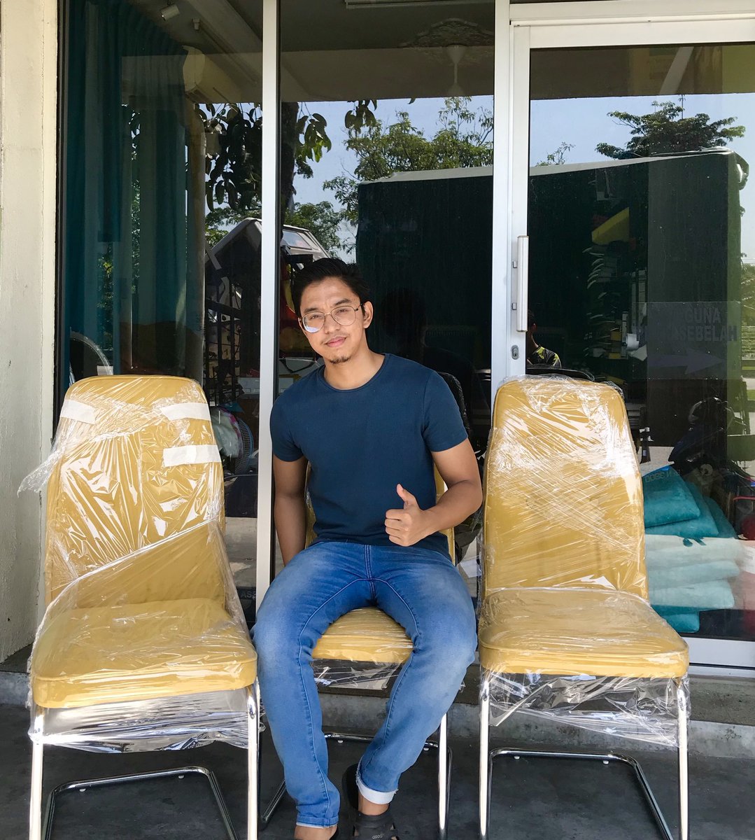 silly_boney's tweet photo. Hi. Aku Akram &amp; aku akan masuk bekerja sbgai Property Valuer. Tapi aku buat part time renew perabot lama. Dah byk successful project 🤲🏻 Ada yang berminat? Aku boleh quote harga di thread ni.

RT utk inform org ramai yg korang boleh recycle perabot. Jangan buang!

Before VS After https://t.co/XeRWvk1wku