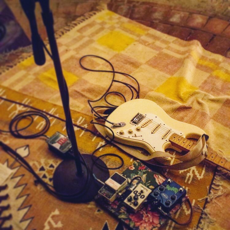 bloodyelle_'s tweet photo. “It starts with a girl called Elle- She’s not your average leading lady as well...”🧡📍
.
#bloodyelle #livemusic #thestart #gig #newwriting #fendertelecaster
#telecaster #looppedals #sofarsounds #girlswhoplayguitar #lgbtq #queer #workingclass #theatre https://t.co/hh3bNhgY1S