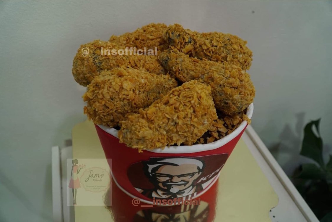 __insofficial's tweet photo. IS IT A CAKE?

Hi mga beh! We sent Krist a KFC Bucket cake for #Fantopia2020. We hope you like it @kristtps. We’re also looking forward to your performances with Singto tonight. Good luck! <3

#KristxFantopia2020
#FantopiaxKristSingto https://t.co/5Xa4DPpGGo