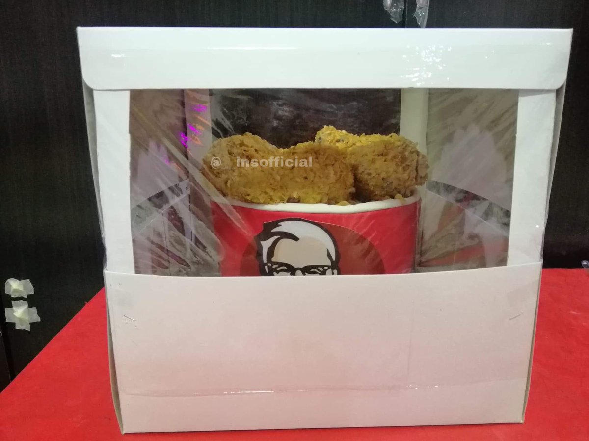 __insofficial's tweet photo. IS IT A CAKE?

Hi mga beh! We sent Krist a KFC Bucket cake for #Fantopia2020. We hope you like it @kristtps. We’re also looking forward to your performances with Singto tonight. Good luck! <3

#KristxFantopia2020
#FantopiaxKristSingto https://t.co/5Xa4DPpGGo