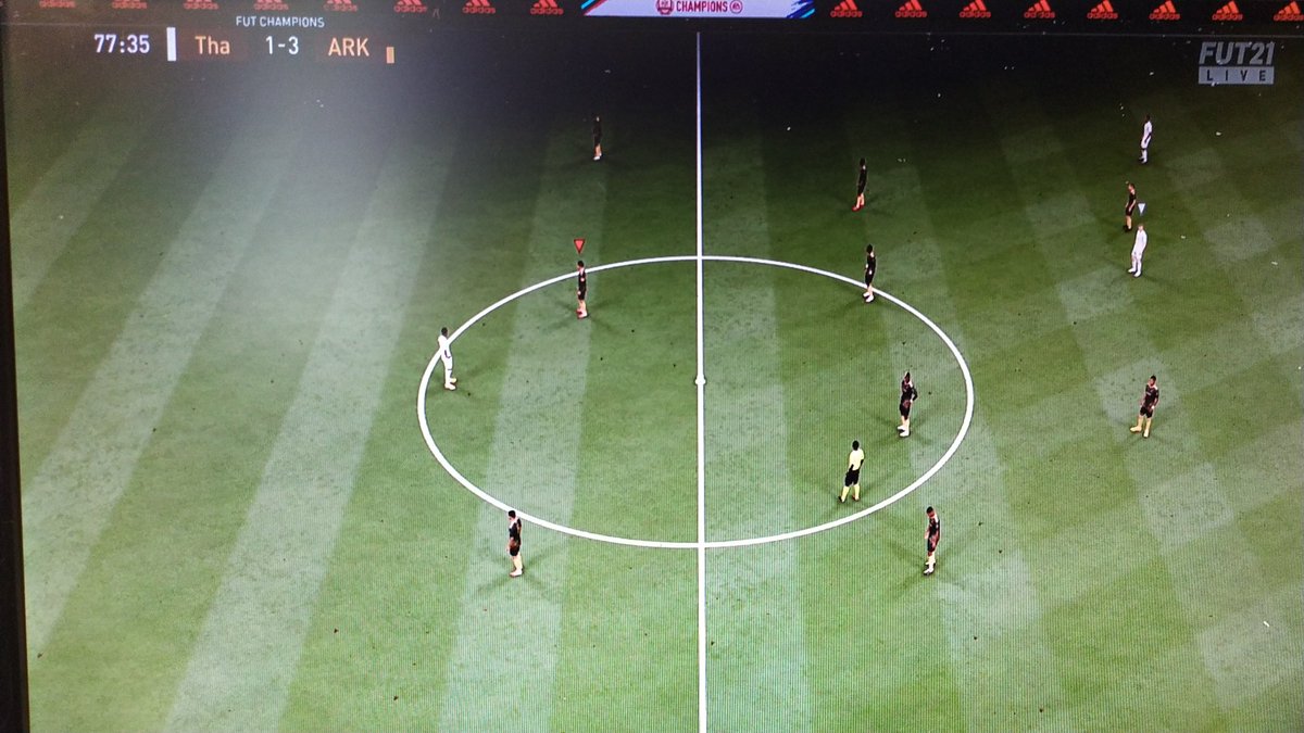 ArkenVI's tweet photo. @EASPORTSFIFA @EASPORTS @EAFIFAesports @EAFIFADirect @EAHelp 
You are so bad. Glitch no lose on my 1-3 in WL. 13-1 my score now. Congrats, your glitch is very very incredible. https://t.co/smAutsTgX6