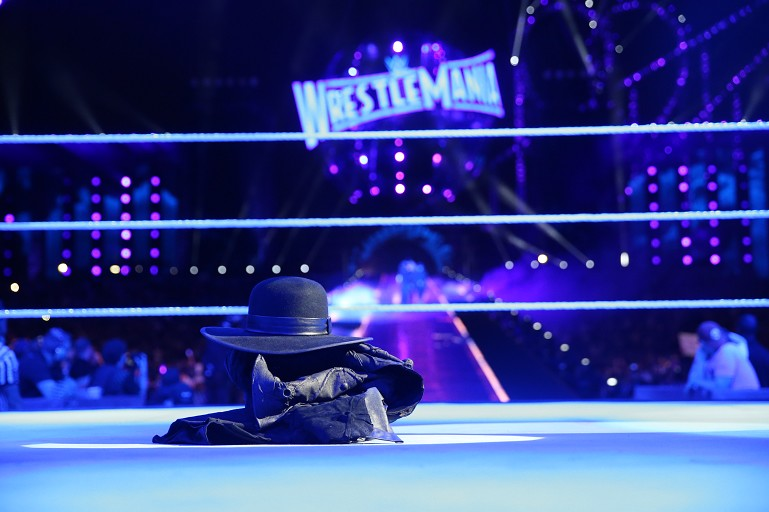 Hoy se retira The Undertaker...
