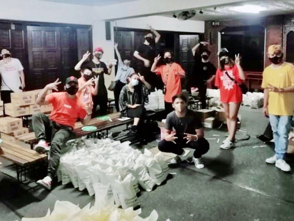 che_villafuerte's tweet photo. ctto @RockwellPH2015

❤️ #SHARELOVE4 FIRST WAVE Update ❤️

REPACKED AND READY for distribution to 300 families in coastline barangays starting from DINAGALAN, AURORA going up north to CAGAYAN. 🙏🏻

#RockwellPH
#LightLoveWaves
#ForwardIsForward
#TyphoonUlysses
#BangonPilipinas https://t.co/PGOkR1jbAS