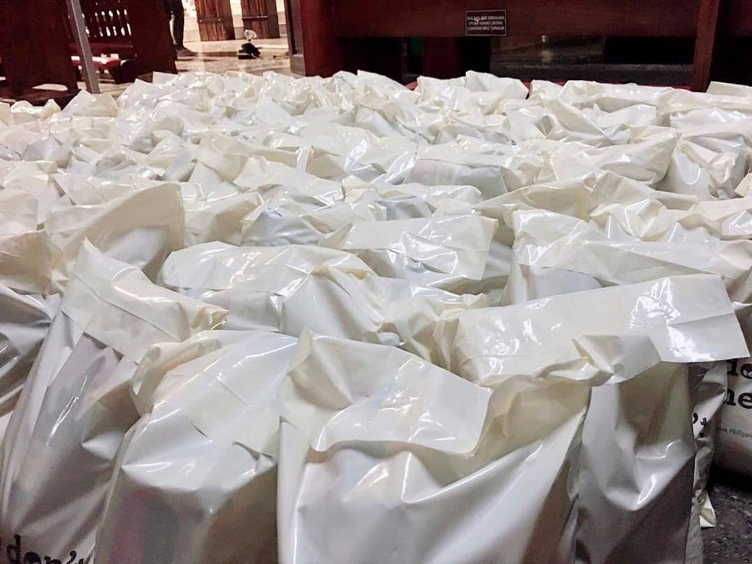 che_villafuerte's tweet photo. ctto @RockwellPH2015

❤️ #SHARELOVE4 FIRST WAVE Update ❤️

REPACKED AND READY for distribution to 300 families in coastline barangays starting from DINAGALAN, AURORA going up north to CAGAYAN. 🙏🏻

#RockwellPH
#LightLoveWaves
#ForwardIsForward
#TyphoonUlysses
#BangonPilipinas https://t.co/PGOkR1jbAS