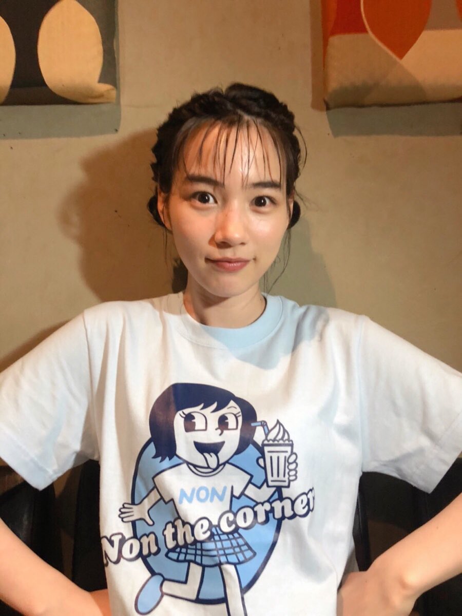 potechiemperor's tweet photo. 映画 #音響ハウス
飯尾さんの着ているTシャツ
#のんちゃん × #ONTHECORNER (渋谷)
= #NONTHECORNER コラボ記念Tシャツです
めちゃめちゃ嬉しい😭
のんちゃんも出演しているみたい
予告編では気づかず映画本編観てびっくりでした✨
#飯尾芳史
#のん #能年玲奈 #能年 https://t.co/wwHAPy6B1R